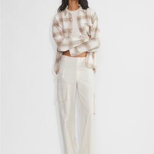 Aritzia TNA “Picture” Cargo Pants BNWT In cream